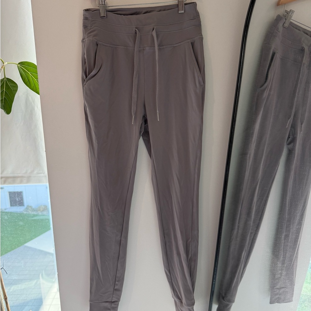 HALARA Women's Pastel Plum Joggers